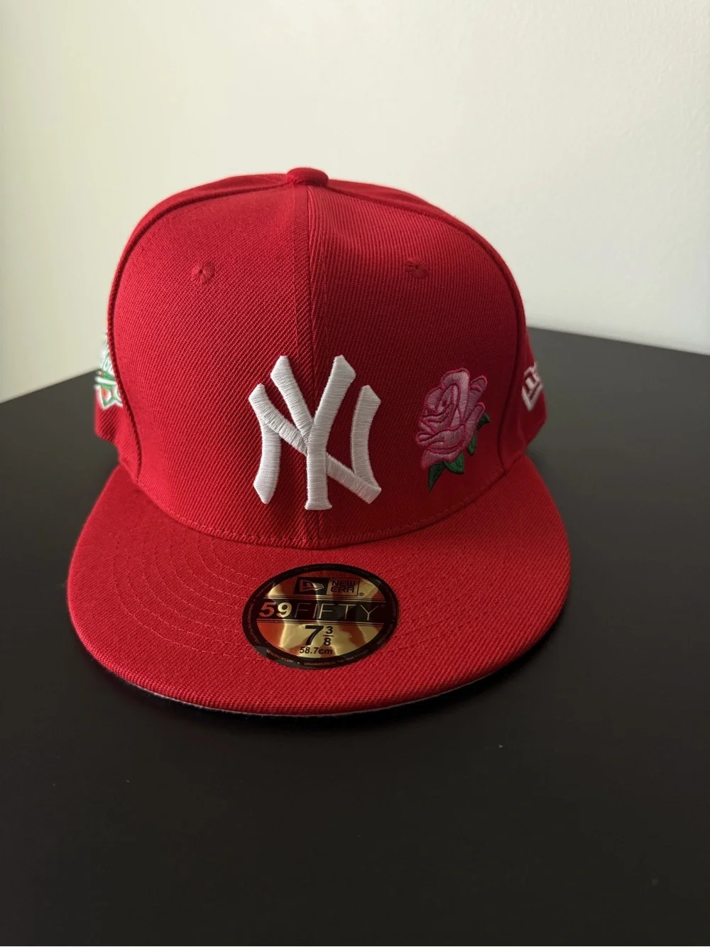 New Era Red Yankees 59FIFTY Fitted Cap with Pink Rose Patch